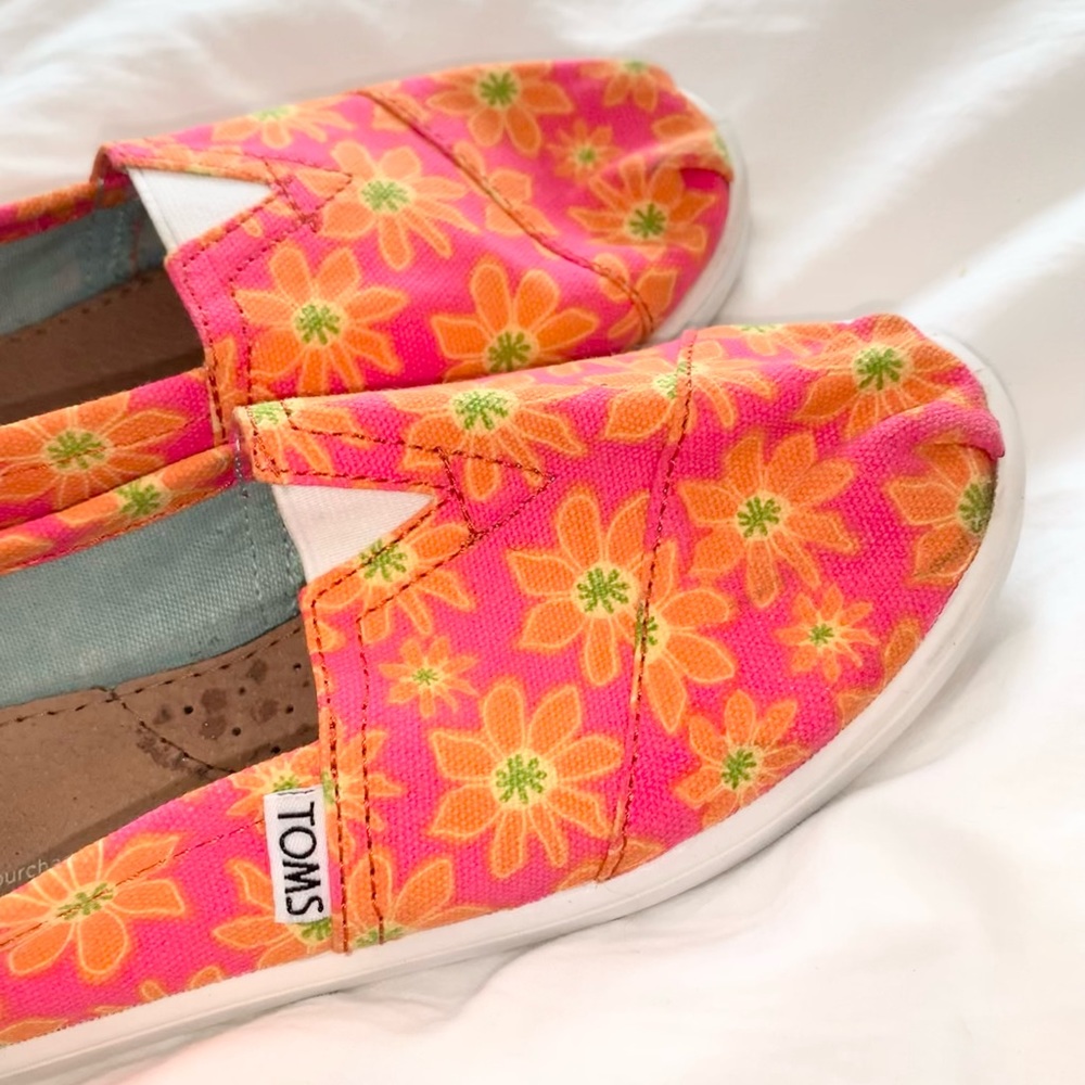 TOMS FLORAL SHOES big GIRLS YOUTH SIZE 4.5